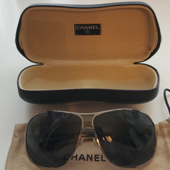 CHANEL Sunglasses - Picture 3 of 9